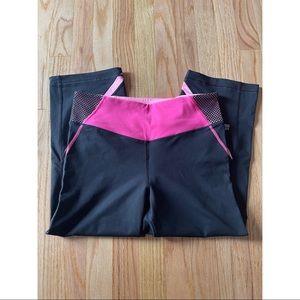 Victoria’s Secret VSX Capri leggings